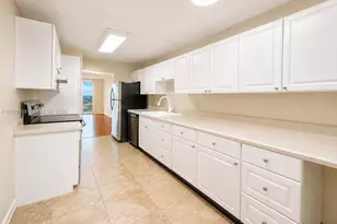 250 Jacaranda Dr, Plantation, FL 33324 - Photo 2