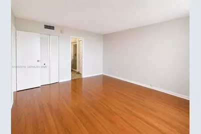 250 Jacaranda Dr #805, Plantation, FL 33324 - Photo 10