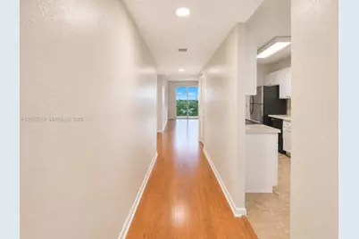250 Jacaranda Dr #805, Plantation, FL 33324 - Photo 4
