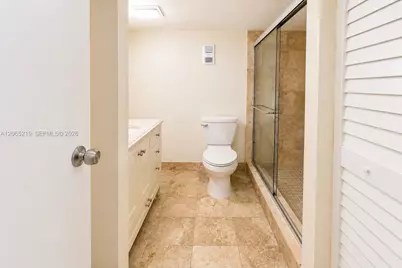 250 Jacaranda Dr #805, Plantation, FL 33324 - Photo 12