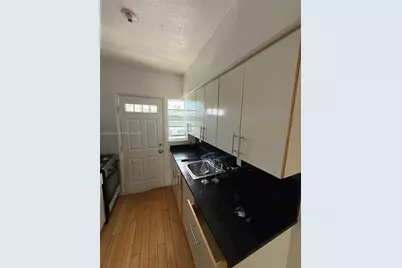 8080 Tatum Waterway Dr #21, Miami Beach, FL 33141 - Photo 4