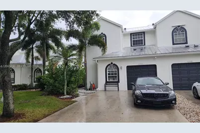 10702 Pelican Dr, Wellington, FL 33414 - Photo 4