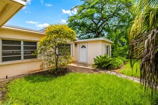 11624 SW 93rd St, Miami, FL 33176 - Photo 2