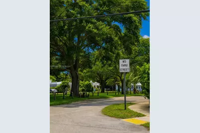 470 NE 130th St, North Miami, FL 33161 - Photo 2