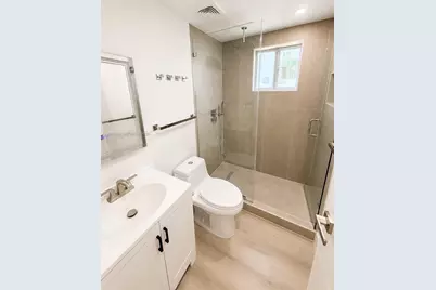 470 NE 130th St, North Miami, FL 33161 - Photo 12