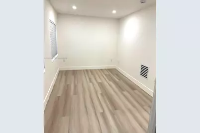 470 NE 130th St, North Miami, FL 33161 - Photo 10