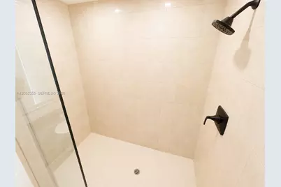 90 SW 3rd St #3106, Miami, FL 33130 - Photo 10