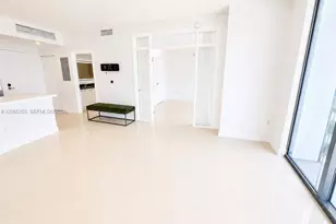 90 SW 3rd St, Miami, FL 33130 - Photo 4