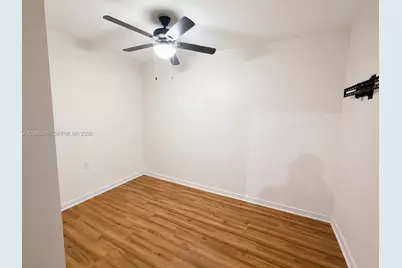 19631 NW 57th Pl, Hialeah, FL 33015 - Photo 6