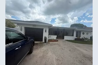 19631 NW 57th Pl, Hialeah, FL 33015 - Photo 12