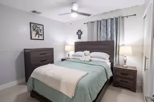 19631 NW 57th Pl, Hialeah, FL 33015 - Photo 16