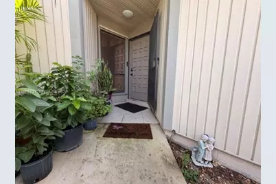 9631 W Elm Ln, Miramar, FL 33025 - Photo 4