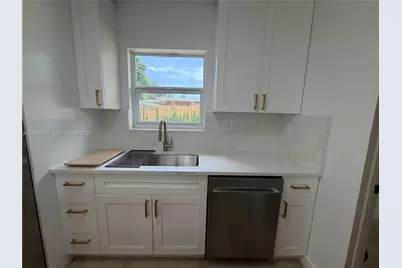 110 NE 17th Ct, Pompano Beach, FL 33060 - Photo 10