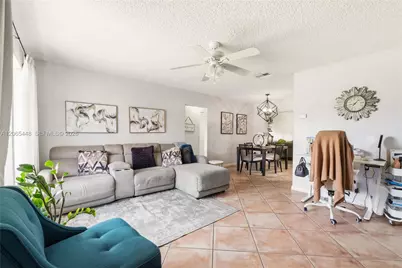 4916 NW 55th Ct, Tamarac, FL 33319 - Photo 2