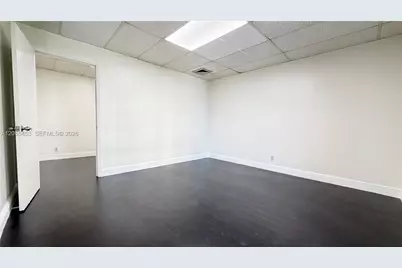 2500 Hollywood Blvd #303, Hollywood, FL 33020 - Photo 6