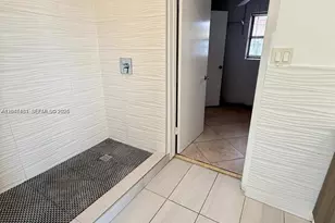 2240 N 57th Way, Hollywood, FL 33021 - Photo 14