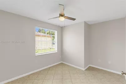 363 NW 158th Ave, Pembroke Pines, FL 33028 - Photo 14