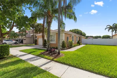363 NW 158th Ave, Pembroke Pines, FL 33028 - Photo 2