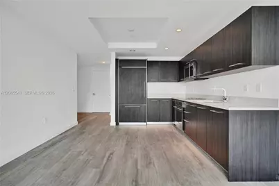 55 SW 9th St #3504, Miami, FL 33130 - Photo 8