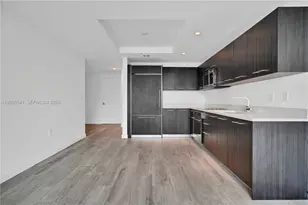 55 SW 9th St, Miami, FL 33130 - Photo 8