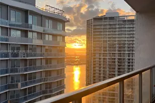 55 SE 6th St, Miami, FL 33131 - Photo 16
