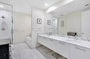 55 SE 6th St, Miami, FL 33131 - Photo 10