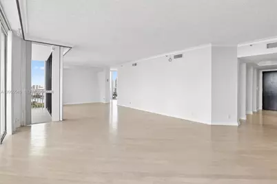 20281 E Country Club Dr #1801, Aventura, FL 33180 - Photo 4