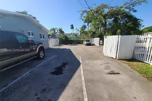 1864 NW 28th St, Miami, FL 33142 - Photo 10