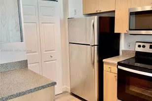 8010 N Nob Hill Rd, Tamarac, FL 33321 - Photo 6