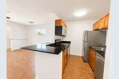 28 Crossings Cir #E, Boynton Beach, FL 33435 - Photo 2