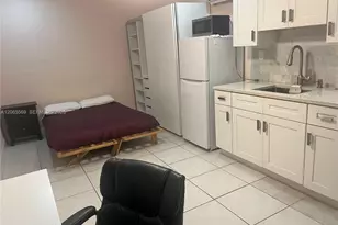 1111 NW 79th Way, Pembroke Pines, FL 33024 - Photo 2