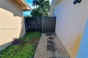 1111 NW 79th Way, Pembroke Pines, FL 33024 - Photo 6