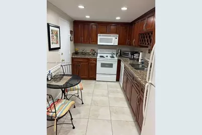 5001 Collins Ave #9E, Miami Beach, FL 33140 - Photo 2