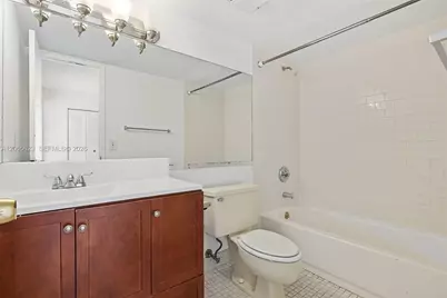 10050 NW 9th St Cir #203, Miami, FL 33172 - Photo 12