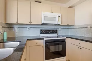 10050 NW 9th St Cir, Miami, FL 33172 - Photo 28