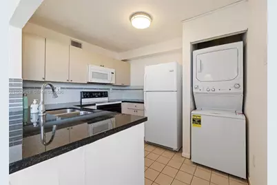 10050 NW 9th St Cir #203, Miami, FL 33172 - Photo 26