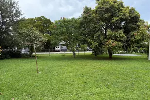 10860 NE 11th Ave, Miami, FL 33161 - Photo 18