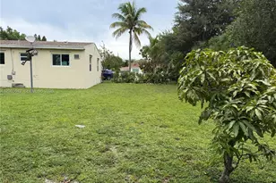 10860 NE 11th Ave, Miami, FL 33161 - Photo 16