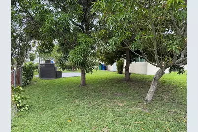 10860 NE 11th Ave, Miami, FL 33161 - Photo 20