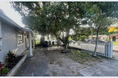 120 NE 185th Ter #120, Miami, FL 33179 - Photo 12