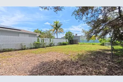3156 NW 55th St, Miami, FL 33142 - Photo 16