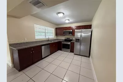 3070 SE 1st Pl, Boynton Beach, FL 33435 - Photo 2