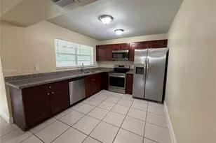 3070 SE 1st Pl, Boynton Beach, FL 33435 - Photo 2