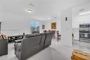 2819 SE 1st Dr, Homestead, FL 33033 - Photo 8