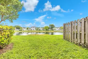 2819 SE 1st Dr, Homestead, FL 33033 - Photo 2