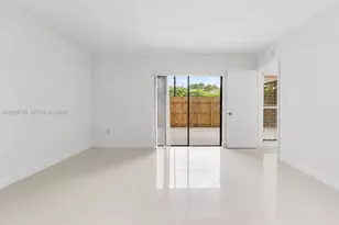 10895 NW 7th St, Miami, FL 33172 - Photo 6
