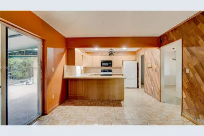 10710 SW 32nd St, Miami, FL 33165 - Photo 20