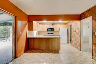 10710 SW 32nd St, Miami, FL 33165 - Photo 20