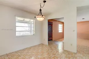 10710 SW 32nd St, Miami, FL 33165 - Photo 12