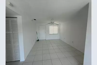 1453 SW 3 St #303, Miami, FL 33135 - Photo 4
